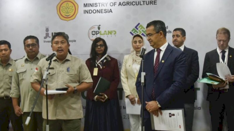 
Pertemuan Direktorat Jenderal (Ditjen) Hortikultura Kementerian Pertanian (Kementan) RI dengan The Lives and Livelihoods Fund (LLF) Partners di Kantor Pusat Kementan, Jakarta, Senin (27/2/2023).