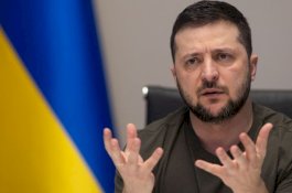 Presiden Zelensky Pecat Komandan Militer Ukraina