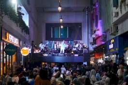 Tampil Memukau, Donnie Sibarani Hibur Pengunjung The Arcade Mari