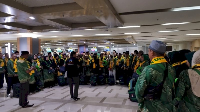 PT Prima Unggul Global Berangkatkan 141 Jamaah Umroh