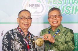 Wali Kota Parepare Terima Penghargaan Piala Adipura 2022