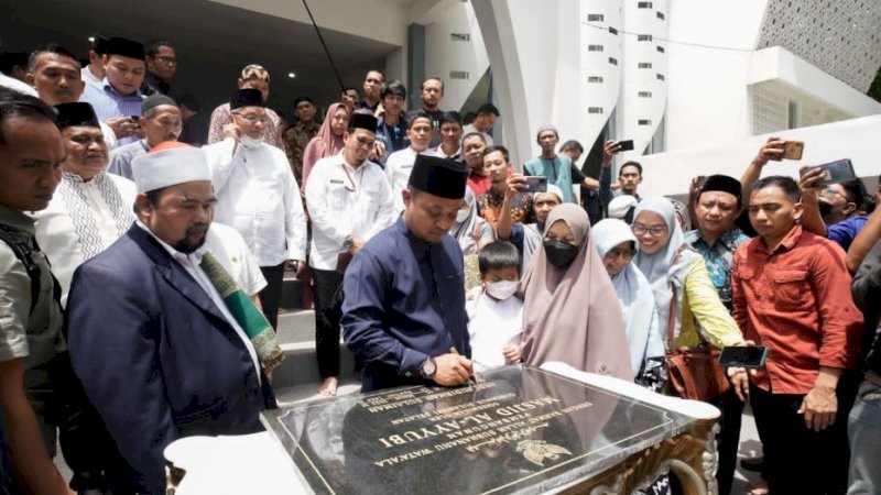 Peresmian penggunaan Masjid Al-Ayyubi di Kompleks Kantor Gubernur Sulawesi Selatan (Sulsel), Jalan Urip Sumoharjo, Kota Makassar, Jumat (3/3/2023).