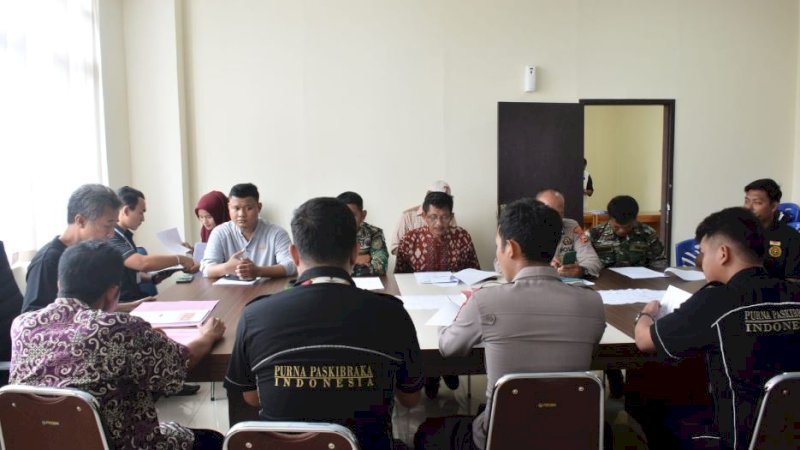 Rapat terkait petunjuk teknis pembentukan Paskibraka 2023 tingkat Kabupaten Sidrap di Ruang Rapat Asisten Pemerintahan dan Kesra, Jumat (3/3/2023).