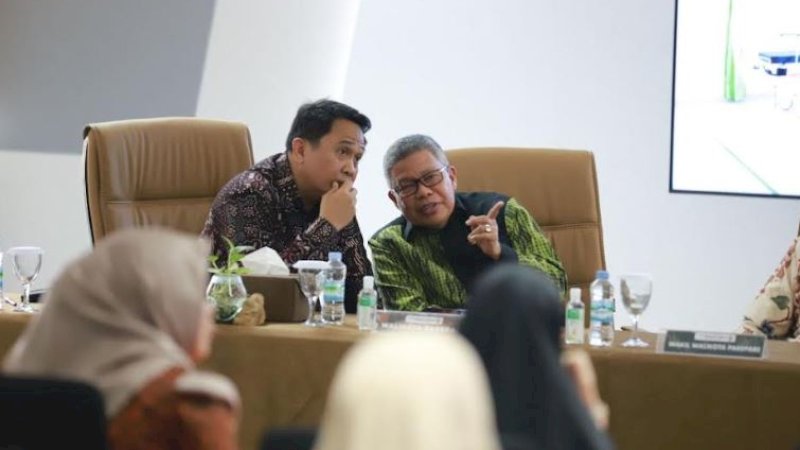 Wali Kota Parepare, Taufan Pawe (kanan), saat penilaian lomba inovasi tingkat Kota Parepare di Kantor Puslatbang KMP LAN RI, Kota Makassar, Jumat (3/3/2023).