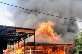 Amukan Si Jago Merah, Dua Rumah di Wajo Hangus Terbakar