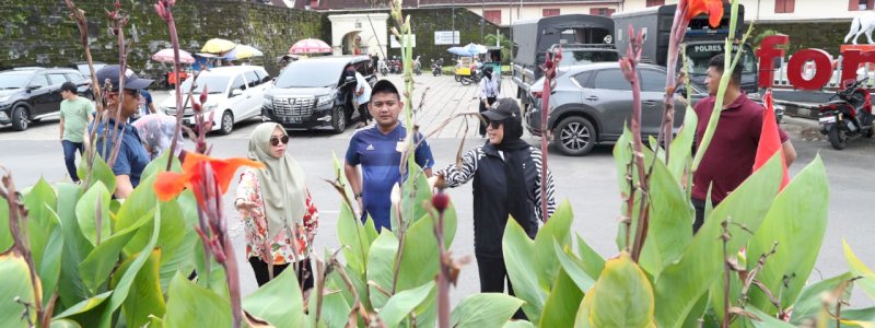 Fatmawati Rusdi Tinjau Taman-taman Kota 