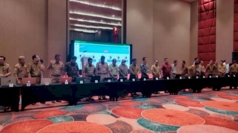 Penandatanganan perpanjangan perjanjian kerja sama (PKS) dengan Badan Siber dan Sandi Negara (BSSN) dan Pemerintah Provinsi Sulawesi Selatan (Pemprov Sulsel) terkait pemanfaatan tanda tangan elektronik atau TTE dan literasi keamanan informasi di Hotel Gammara, Selasa (7/3/20223).