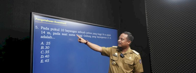 Gubernur Sulsel Ngajar 1.000 Kelas SMA Se-Sulsel Melalui Smart School