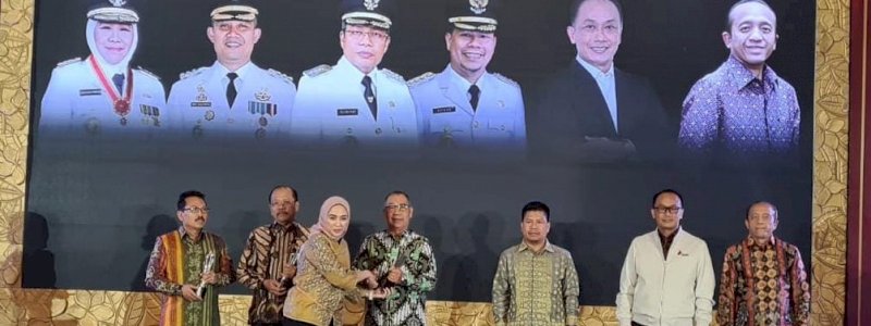 Taufan Pawe Jadi Kepala Daerah Terbaik Versi Obsession Media Group