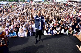 Gubernur Andi Sudirman Bersama Warga Serentak Seruput 1000 Gelas Kopi