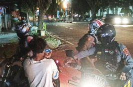 Sabhara Polres Barru Rutin Patroli Malam Buru Pelaku Balap Liar