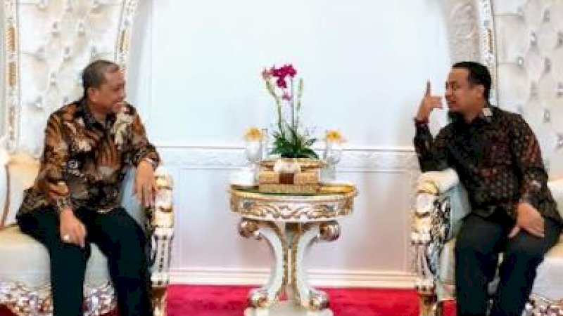 Bupati Wajo, Amran Mahmud (kiri), saat menemui Gubernur Sulawesi Selatan (Sulsel), Andi Sudirman Sulaiman, di rumah jabatan Gubernur Sulsel, Kota Makassar, Ahad (12/3/2023).