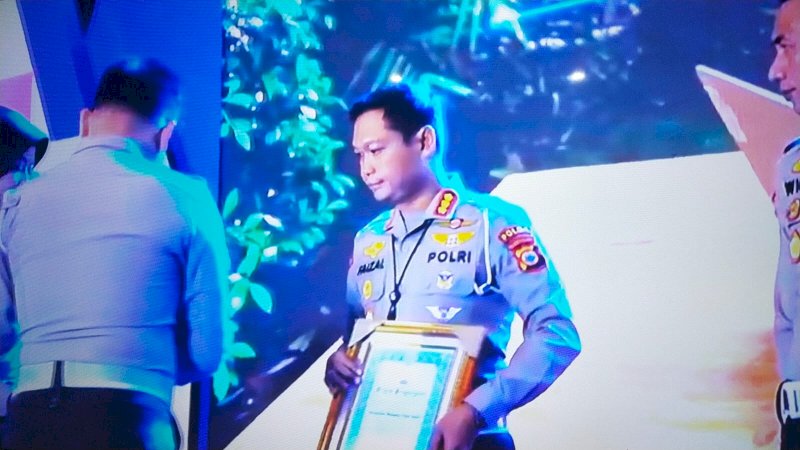 Dirlantas Polda Sulsel Terima Penghargaan Pendataan IRMS untuk Satlantas Polrestabes Makassar
