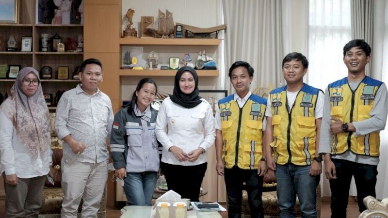 Bupati Luwu Utara (Lutra), Indah Putri Indriani (tengah), saat menerima pihak BBWSPJ di ruang kerjanya, Rabu (15/3/2023).