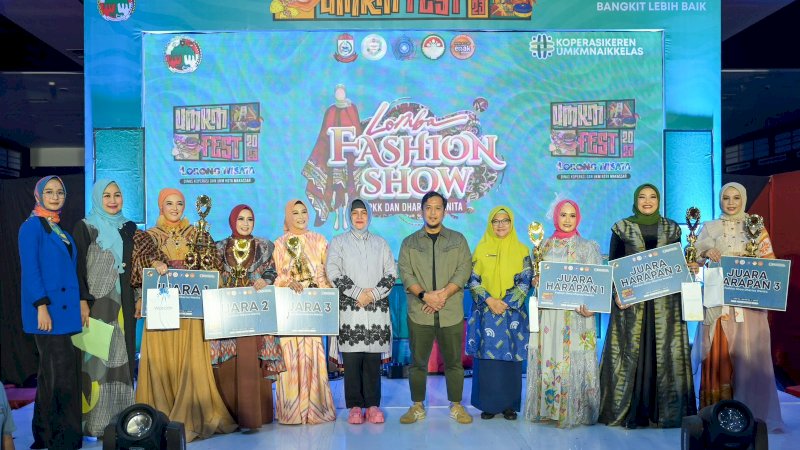 Pemenang Fashion Show Festival UMKM Lorong Wisata Terima Penghargaan dari Ketua TP PKK Kota Makassar