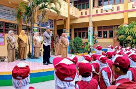 Police Goes To School, Lantas Polres Wajo Berikan Motivasi ke Pelajar