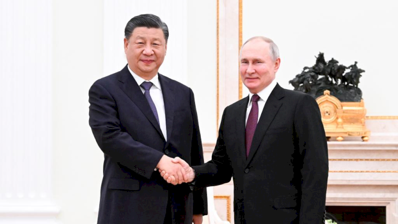 Presiden China Xi Jinping bertemu dengan Presiden Rusia Vladimir Putin di Kremlin setibanya di Moskow, Rusia, 20 Maret 2023. (Xinhua/Shen Hong)