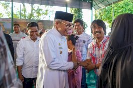 Taufan Pawe Serahkan Bantuan untuk 1.347 KK Korban Banjir dan Tanah Longsor