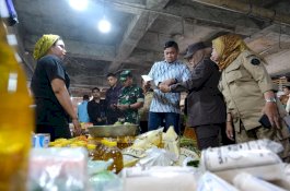 Bupati Gowa Cek Harga dan Stok Komoditas Jelang Ramadan di Pasar Tradisional