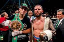 Hasil Tinju Dunia: Babak Belur, Caleb Plant Kalah Angka Dari David Benavidez