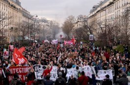 Bentrokan Terjadi Saat Unjuk Rasa Tolak Reformasi Pensiun di  Prancis