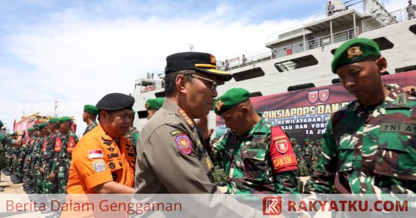 Wali Kota Makassar - Panglima TNI Lepas Satgas Pamtas Papua