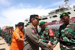 Wali Kota Makassar - Panglima TNI Lepas Satgas Pamtas Papua