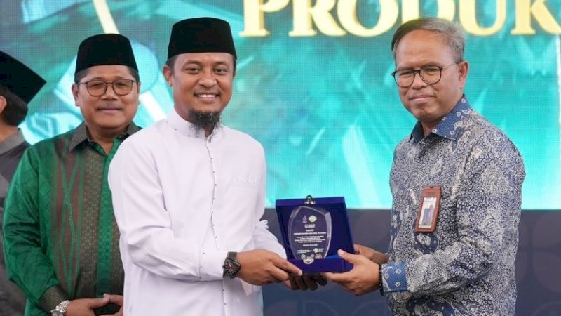 Pekan Ekonomi Syariah 2023 Road to Festival Ekonomi Syariah (Fesyar) Kawasan Timur Indonesia (KTI) 2023 di kawasan Center Point of Indonesia (CPI), Kota Makassar, Senin (3/4/2023).