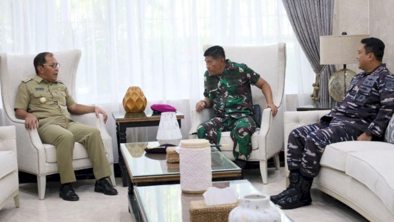 Wali Kota Makassar, Mohammad Ramdhan Pomanto (Danny), bersama Komandan Guspurla Koarmada II, Kolonel Laut (P) Edi Haryanto, selaku Dansatgas MNEK 2023 dan Komandan Lantamal VI (Danlantamal VI) Makassar, Brigjen TNI (Mar) Amir Kasman.