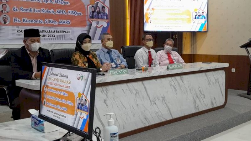 Kunjungan tim survei simulasi akreditasi rumah sakit dari Komisi Akreditasi Rumah Sakit (KARS) Kementerian Kesehatan (Kemenkes) RI di RSUD Andi Makkasau, Kota Parepare, Sulawesi Selatan (Sulsel), Rabu (5/3/2023).