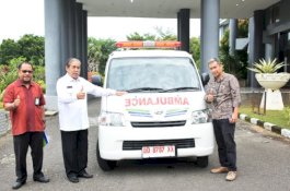 Pemkab Sidrap Terima Mobil Ambulans CSR Bank Sulselbar
