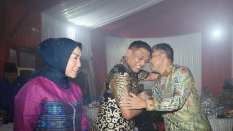 Wali Kota Makassar, Mohammad Ramdhan Pomanto (Danny), bersama Kombes Pol. Budi Haryanto pada acara Malam Kenal Pamit Kapolrestabes Makassar di Mapolrestabes Makassar, Ahad (9/4/2023).