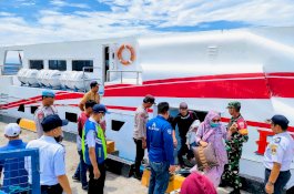 Jelang Idul Fitri, Polsek Urban Pitumpanua Terjunkan Personil Pengamanan di Pelabuhan Laut Siwa