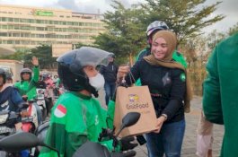 Mitra Pengemudi Grab Ikut KABAR dan KOLAK: Tausiah, Takjil Gratis, dan Berbagi Kebaikan Selama Ramadan