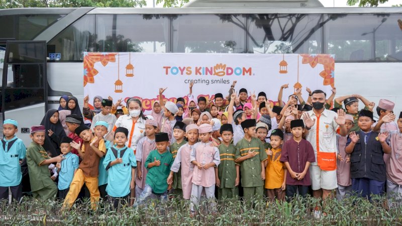 Toys Kingdom Berbagi Keceriaan Ramadan kepada 100 Anak Yatim dan Duafa