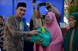 PT Vale Bagikan 2.200 Paket Sembako untuk Kaum Duafa di Sultra