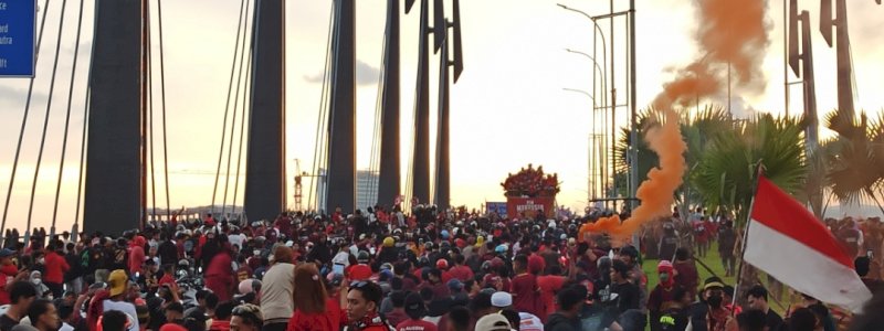 Meriahnya Konvoi Juara PSM Makassar