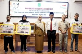 Dulang 6 Medali Emas, Atlet Peparprov Luwu Utara Terima Tabungan Prestasi