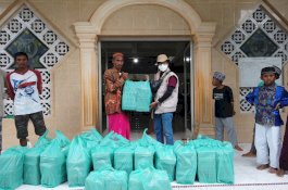 Bagikan Paket Iftar Hingga Akhir Ramadhan, YHK Target 30750 Paket