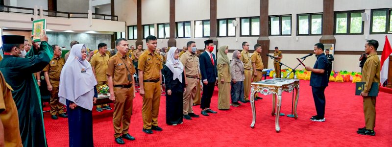 Gubernur Sulsel Lantik 13 Pejabat