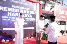 Kakanwil Kemenkumham Sulsel Serahkan Remisi untuk warga Binaan Pemasyarakatan di Lapas Makassar