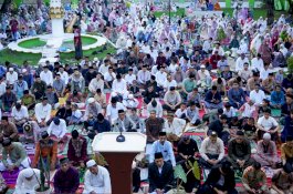 Usai Sholat Ied Bersama Ribuan Masyarakat, Mayjen TNI (Purn) Andi Muhammad  Ucapkan Selamat Idul Fitri