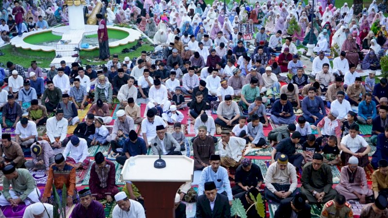 Usai Sholat Ied Bersama Ribuan Masyarakat, Mayjen TNI (Purn) Andi Muhammad  Ucapkan Selamat Idul Fitri