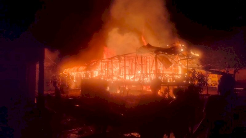 Kebakaran Rumah dan Indekos di Lutim, Pemprov Sulsel Salurkan Buffer Stok