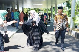 Taufan Pawe Bersama Erna Rasyid Taufan Hadiri Halal Bihalal Gubernur Andi Sudirman