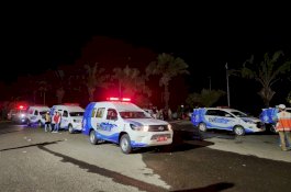 Ambulans Covid Hunter Makassar Recover Bantu Evakuasi Korban Kebakaran TSM