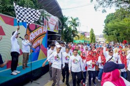 Taufan Pawe Lepas Jalan Sehat Reuni Akbar SMAN 1 Parepare