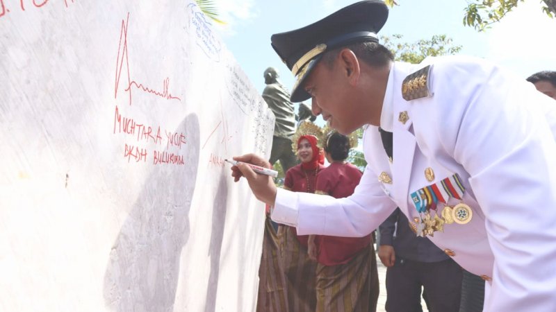 Bupati Wajo Berbaur dengan Kepala Daerah se-Indonesia Pada Upacara Peringatan Hari Otda XXVII