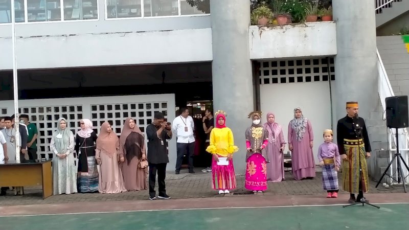 Gelar Upacara Hardiknas 2023, Ini Harapan Direktur Sekolah Islam Athirah