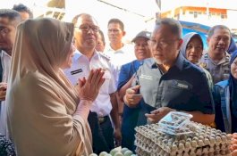Bareng Wali Kota Makassar Pantau Harga Pangan di Pasar Terong, Mendag Zulhas: Terlalu Murah!